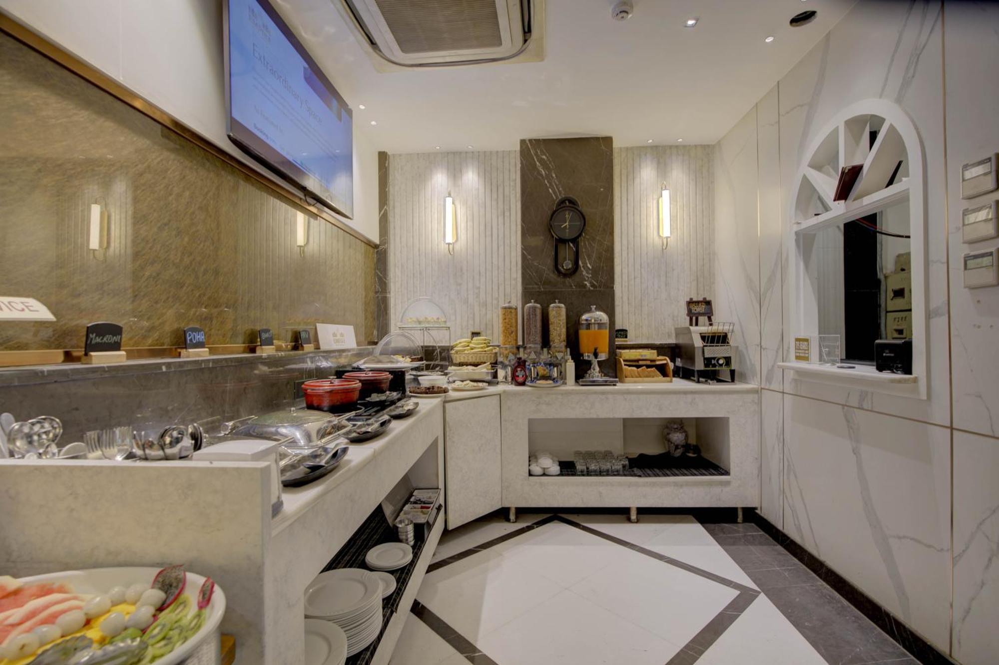 Hotel Delhi 55 -City Center Нью-Дели Экстерьер фото