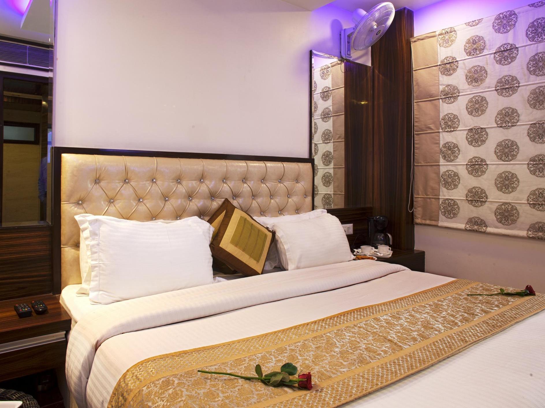 Hotel Delhi 55 -City Center Нью-Дели Экстерьер фото