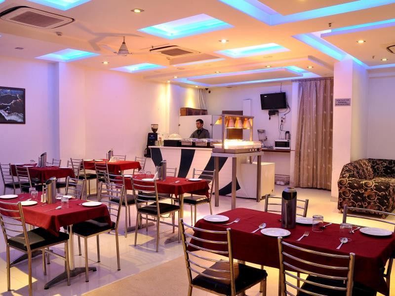 Hotel Delhi 55 -City Center Нью-Дели Экстерьер фото