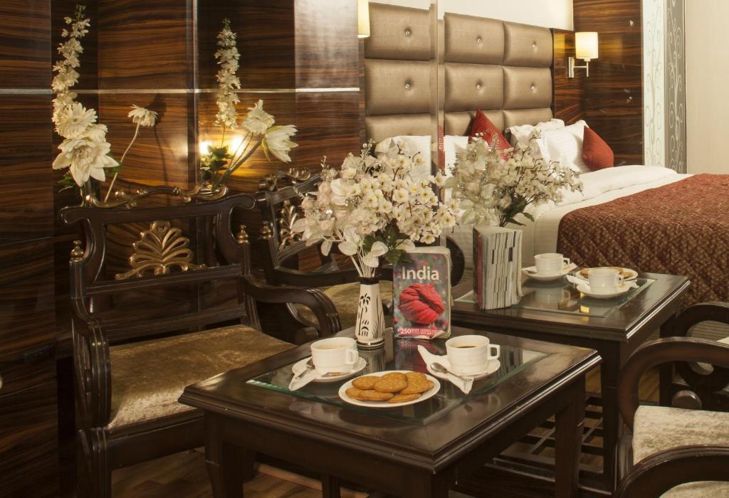 Hotel Delhi 55 -City Center Нью-Дели Экстерьер фото