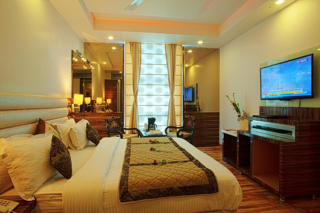 Hotel Delhi 55 -City Center Нью-Дели Экстерьер фото