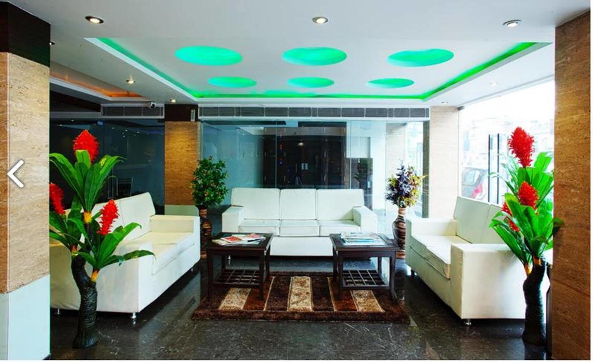 Hotel Delhi 55 -City Center Нью-Дели Экстерьер фото