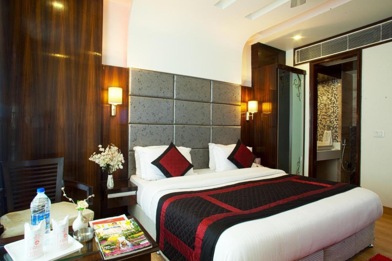 Hotel Delhi 55 -City Center Нью-Дели Экстерьер фото